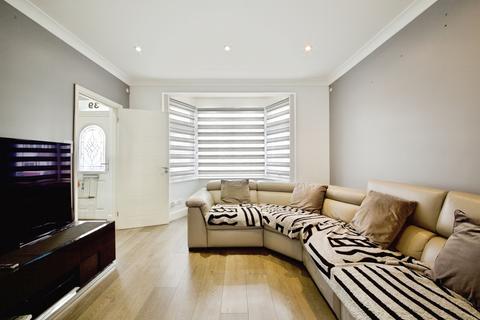 4 bedroom terraced house for sale, Kendal Avenue, London, N18