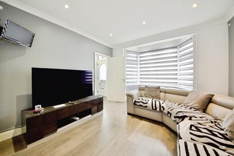 4 bedroom terraced house for sale, Kendal Avenue, London, N18
