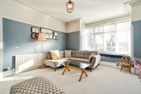 5 bedroom end of terrace house for sale, South Parade, Pudsey
