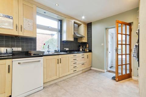 5 bedroom end of terrace house for sale, South Parade, Pudsey