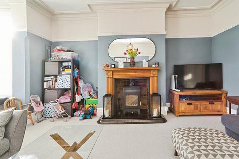 5 bedroom end of terrace house for sale, South Parade, Pudsey