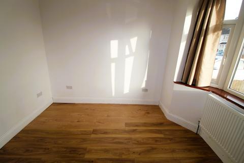 5 bedroom semi-detached house to rent, Princes Park Close, Hayes UB3