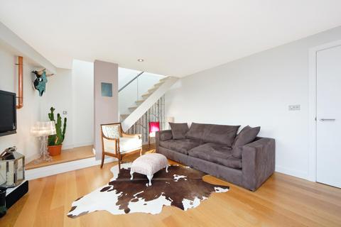 2 bedroom flat for sale, Candlemakers Apartments, London SW11