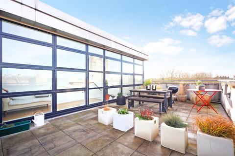 2 bedroom flat for sale, Candlemakers Apartments, London SW11