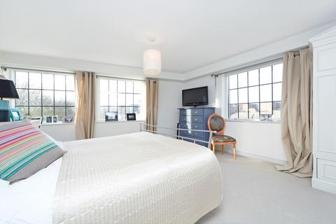 2 bedroom flat for sale, Candlemakers Apartments, London SW11