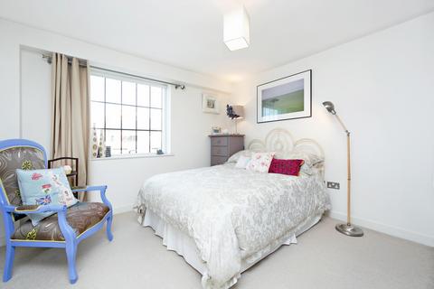 2 bedroom flat for sale, Candlemakers Apartments, London SW11