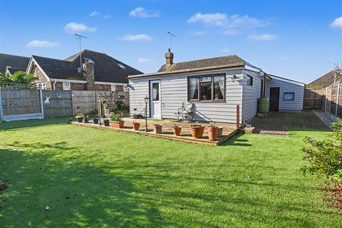 3 bedroom detached bungalow for sale, Beachway, Canvey Island SS8