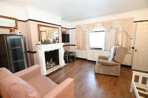 3 bedroom detached bungalow for sale, Beachway, Canvey Island SS8