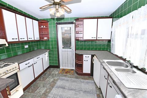 3 bedroom detached bungalow for sale, Beachway, Canvey Island SS8