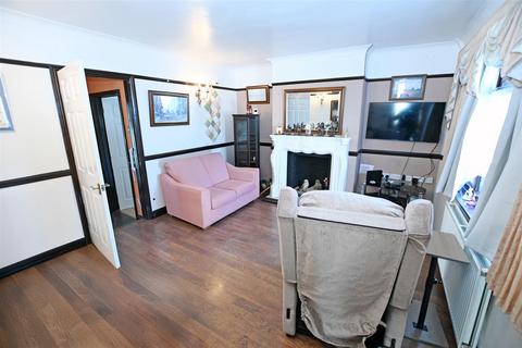 3 bedroom detached bungalow for sale, Beachway, Canvey Island SS8