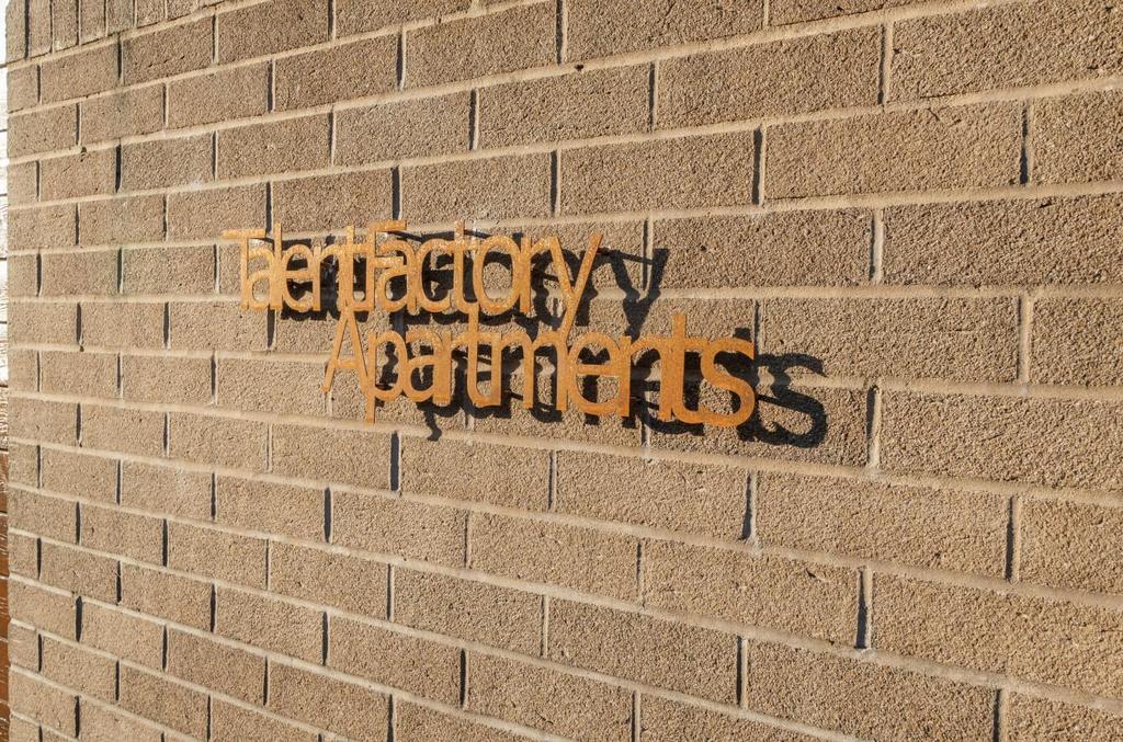 Ensignia.jpg