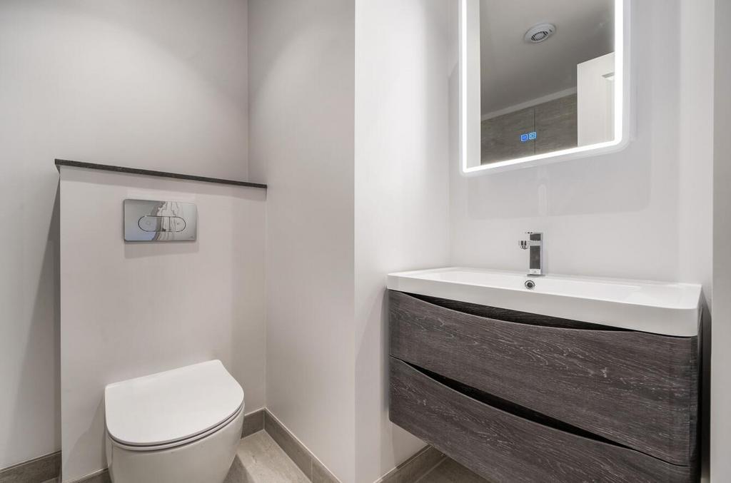 Bathroom1.jpg