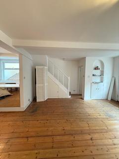 2 bedroom flat to rent, London SW5