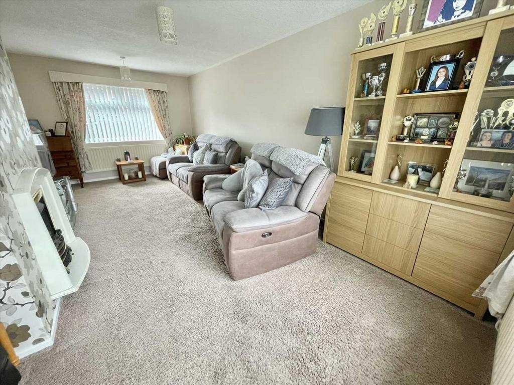 LOUNGE (through