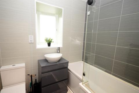 2 bedroom apartment to rent, Captains Wharf, South Shields