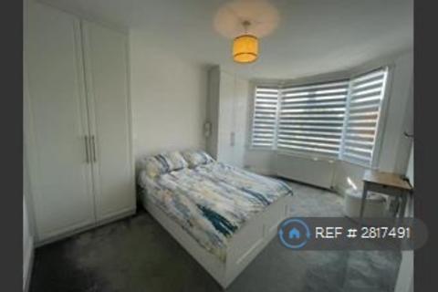3 bedroom flat to rent, Sussex Rd, Harrow, HA1