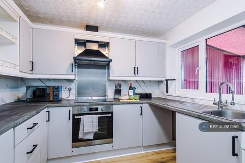 3 bedroom semi-detached house to rent, Weybourne Drive, Stockport, SK6