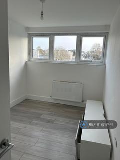 2 bedroom flat to rent, Forbes Court, London, SE19