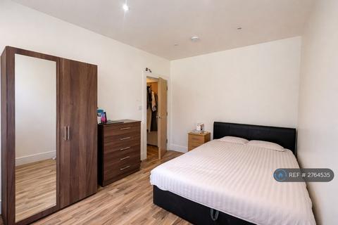 2 bedroom flat to rent, Church Road, London, NW4