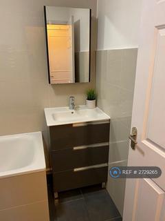 1 bedroom flat to rent, The Poplars, Pinner, HA5