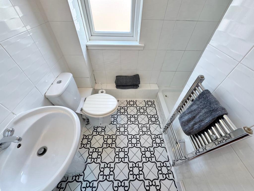 Campus Crescent shower room pic