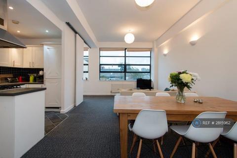 2 bedroom flat to rent, Bridgepoint Lofts, London, E7