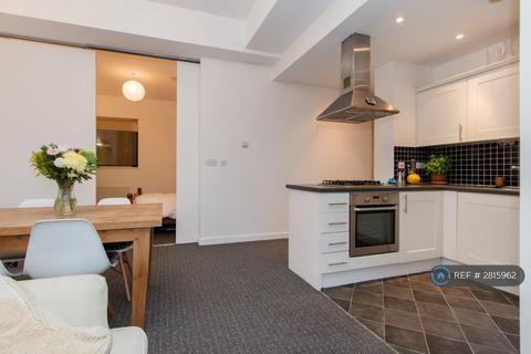 2 bedroom flat to rent, Bridgepoint Lofts, London, E7