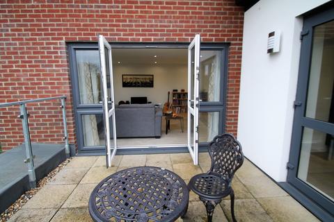 2 bedroom flat to rent, Bartlett Crescent, High Wycombe HP12