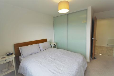 2 bedroom flat to rent, Bartlett Crescent, High Wycombe HP12