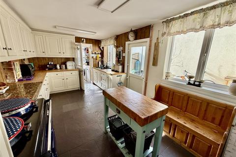 4 bedroom property to rent, Station Road, Dunstable