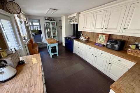 4 bedroom property to rent, Station Road, Dunstable
