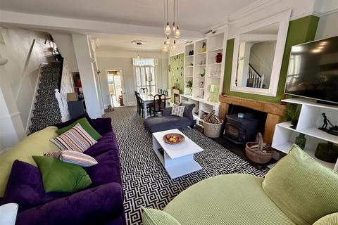 4 bedroom property to rent, Station Road, Dunstable