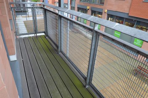 2 bedroom flat to rent, City Gate, Castlefield M15