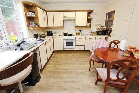 3 bedroom terraced house for sale, Queens Road West, Beeston, Beeston, NG9