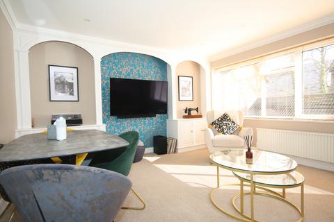 2 bedroom flat for sale, Brewery Road, Woking GU21