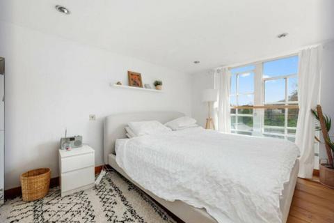 2 bedroom flat to rent, Albany Road, Walworth, London, SE5