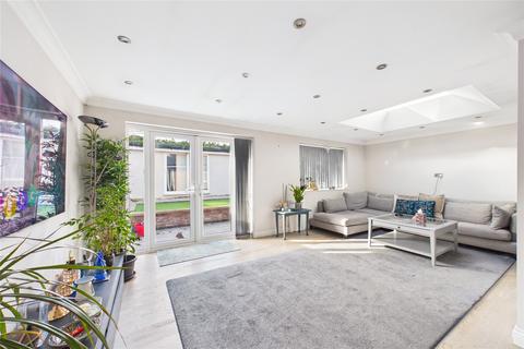 4 bedroom end of terrace house for sale, Adkins Road, Waltham St. Lawrence, Reading, Berkshire, RG10
