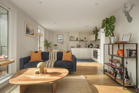 2 bedroom flat for sale, Seven Sea Gardens, London