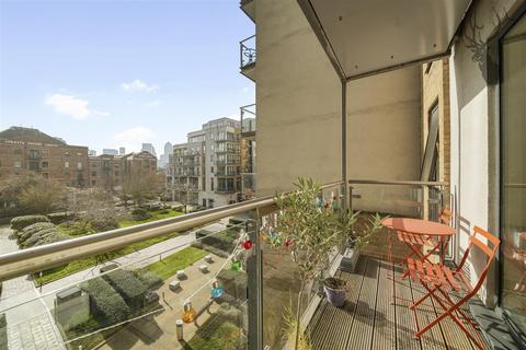 2 bedroom flat for sale, Ceram Court, Bow