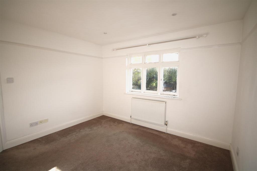 Bedroom 3b.JPG
