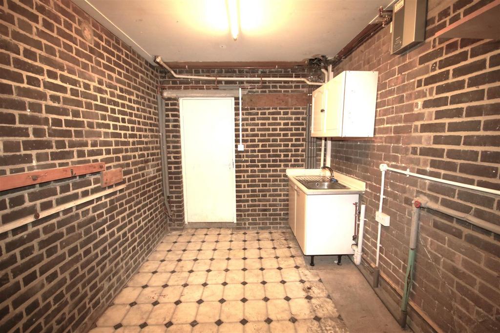 Garage b.JPG