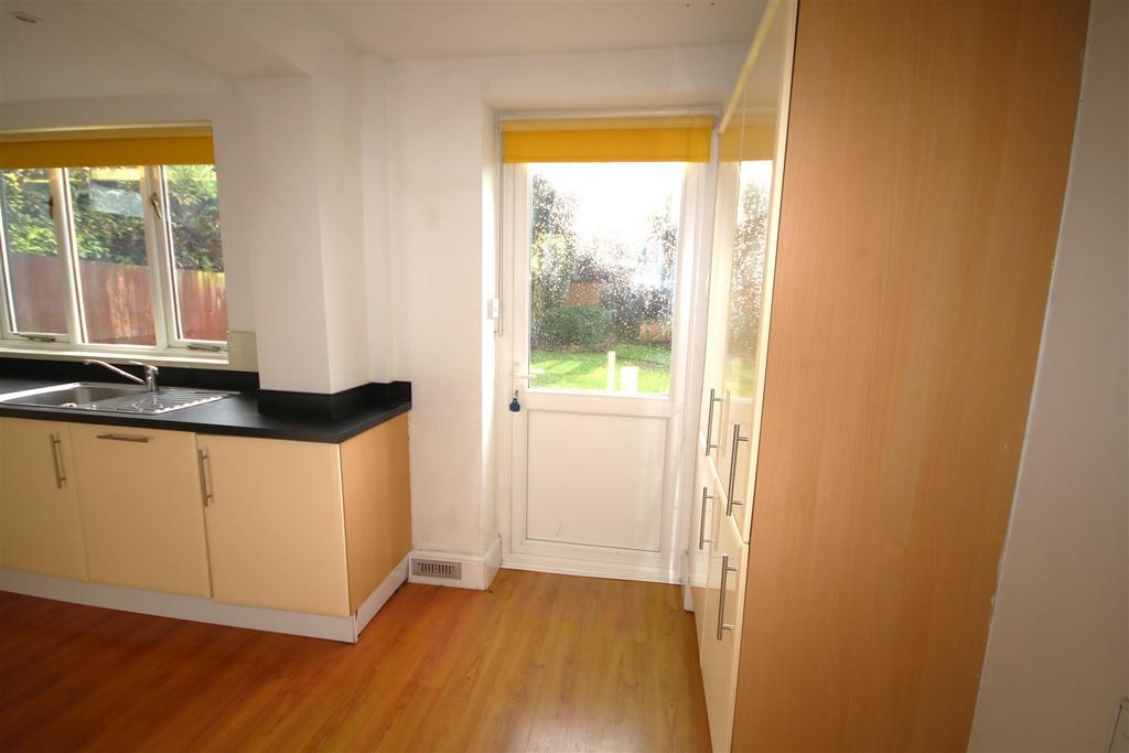 Kitchen e.JPG