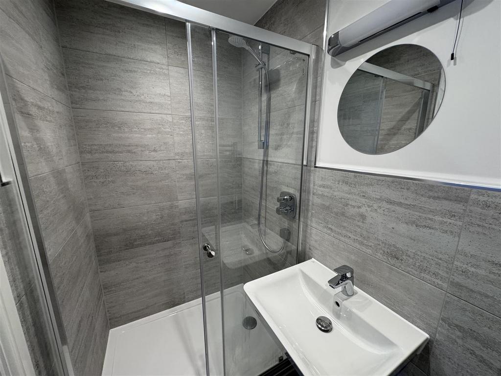 En-suite (1).JPG