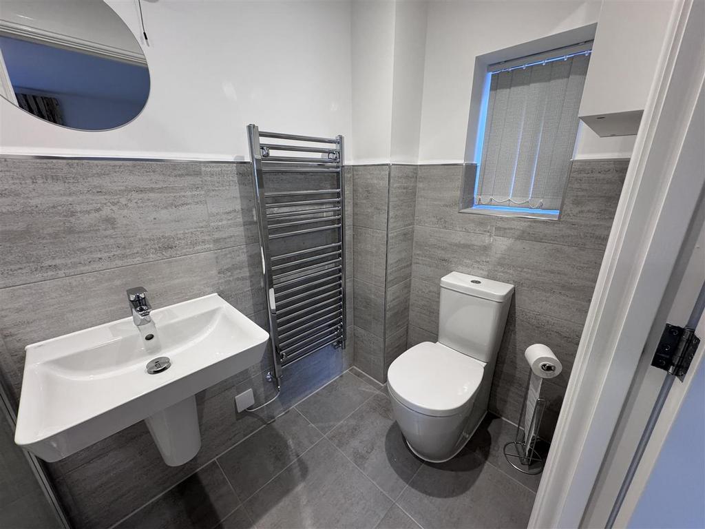 En-suite (2).JPG