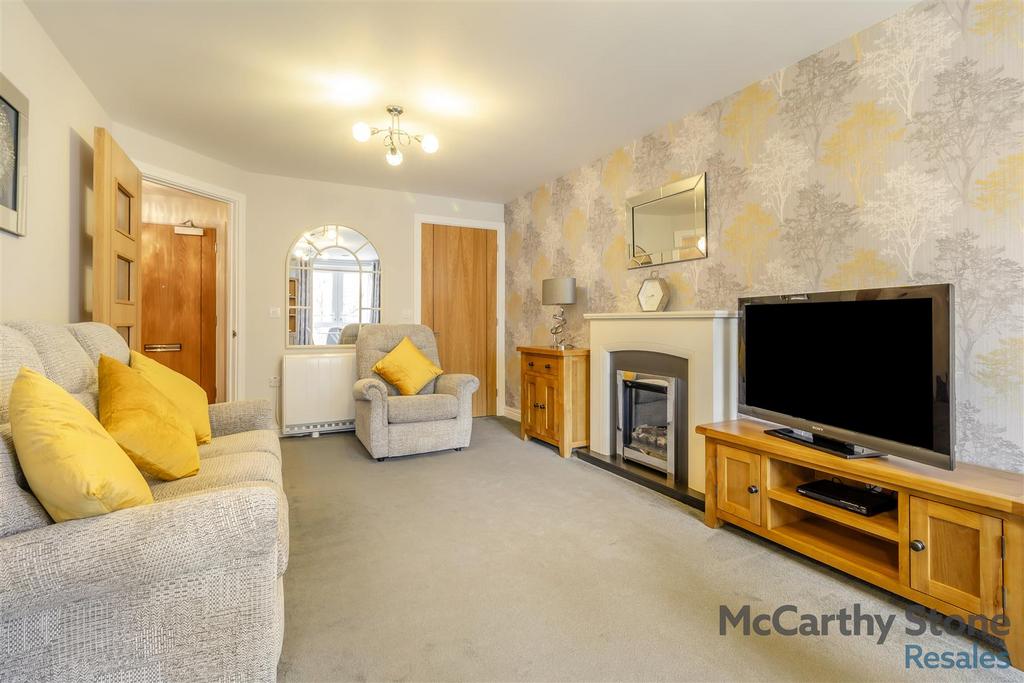 8680883-interior10.jpg