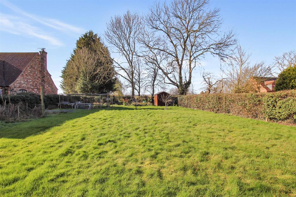 Rear Garden - b.JPG
