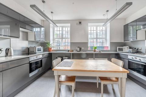 Studio to rent, Udall Street, Westminster, London, SW1P