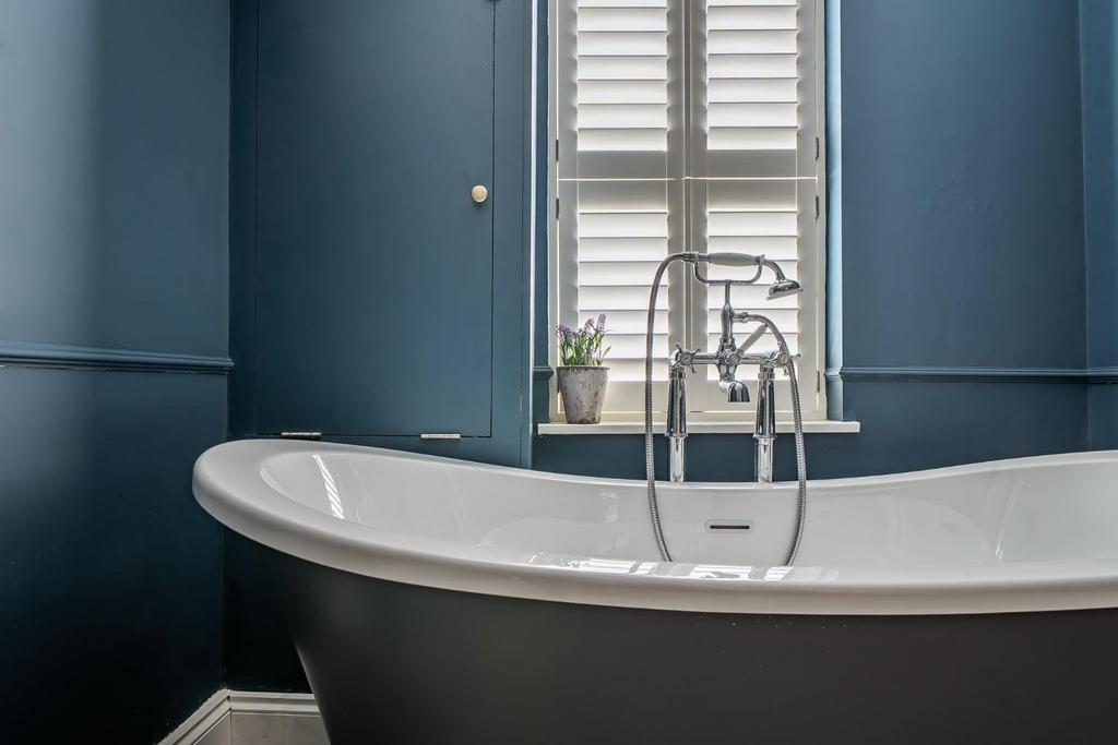 Bathroom 3.jpg