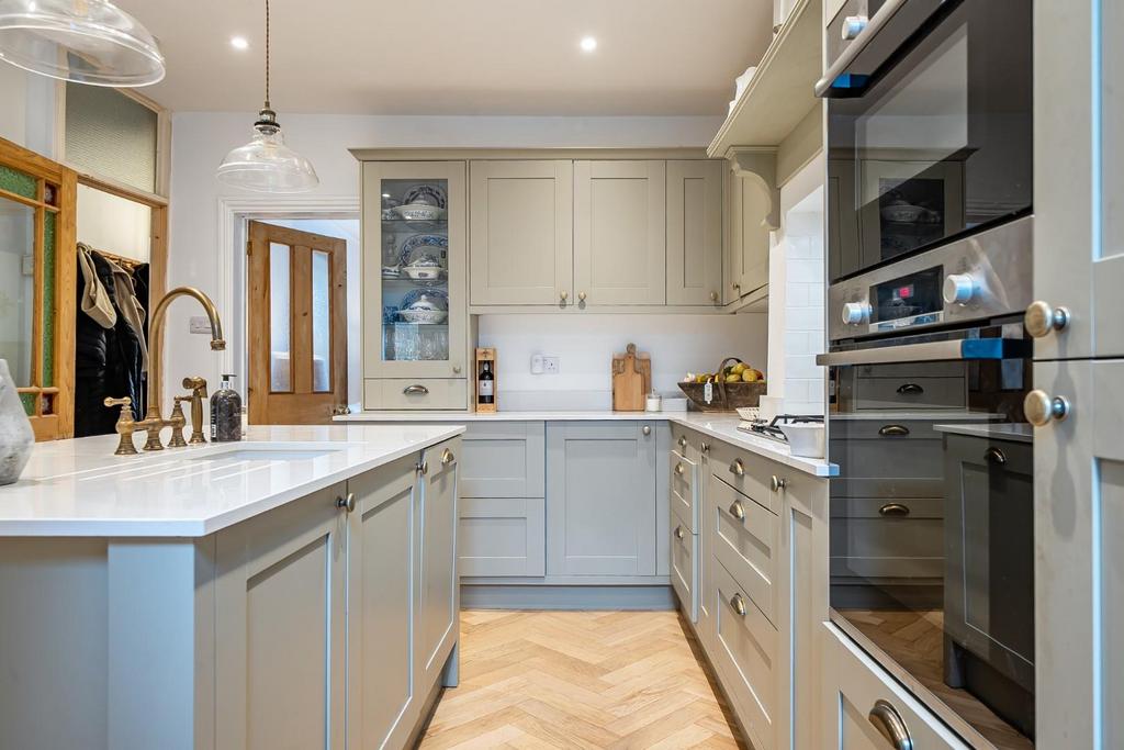 Kitchen 1.jpg