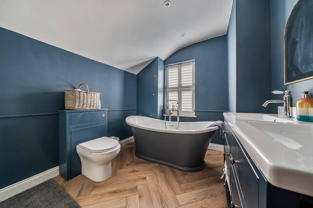 Bathroom 1.jpg